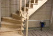 Деревянная лестница в дом из сосны